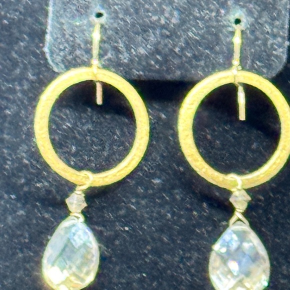 New handcrafted Sundance charm Antique Gold Finished clear quartz bezel Earrings - Picture 5 of 8
